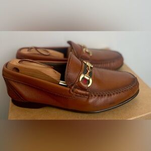 Gucci brown leather loafers featuring iconic horsebit detail Size 8 US /41 EUR